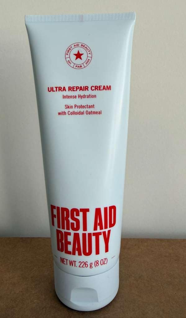 Crema ultra reparadora First Aid Beauty, hidratante facial y corpor...