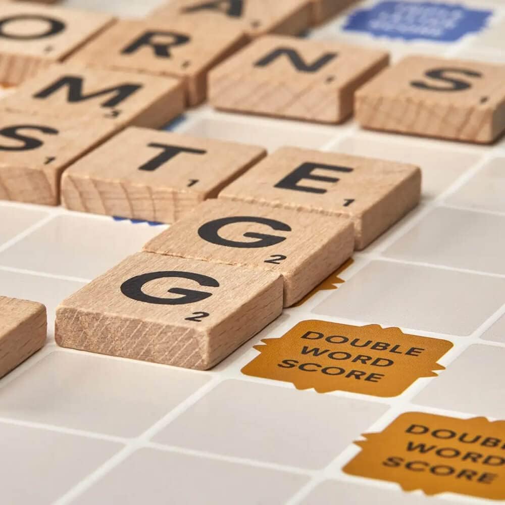 Hasbro Gaming Juego de mesa Scrabble, juegos clásicos de palabras p...